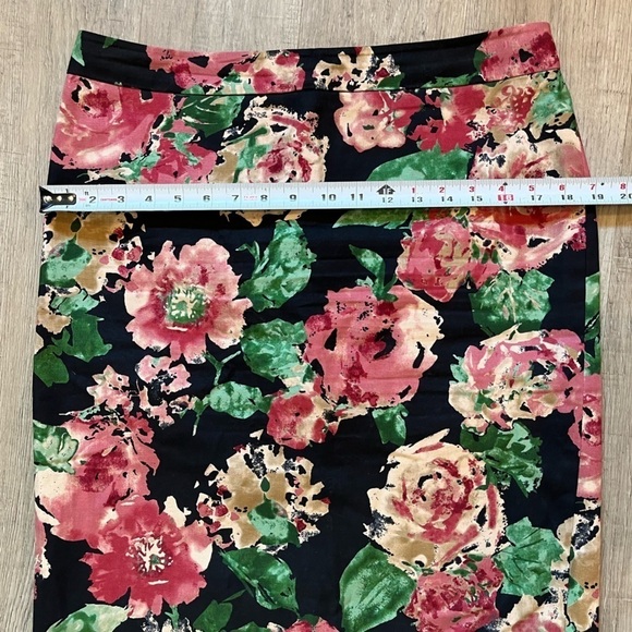 Talbots Floral Skirt Black w Green and Pink Flowers Size 10 - Picture 6 of 9
